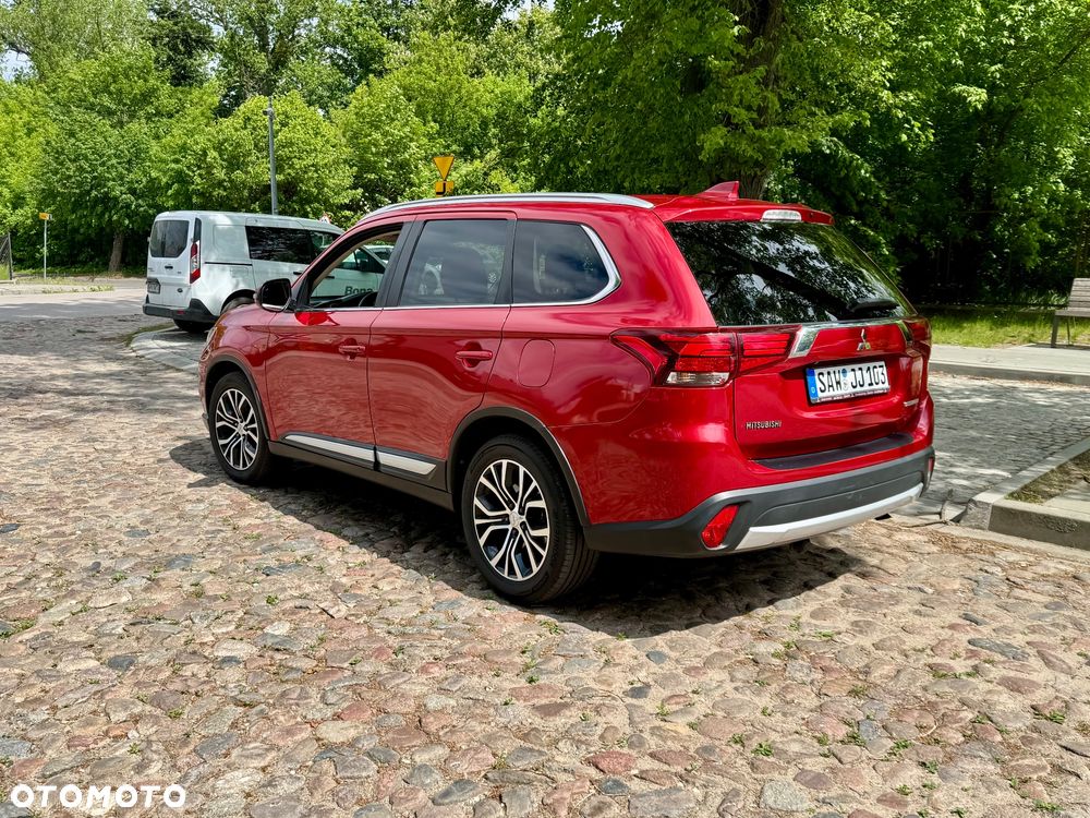 Mitsubishi Outlander - 4
