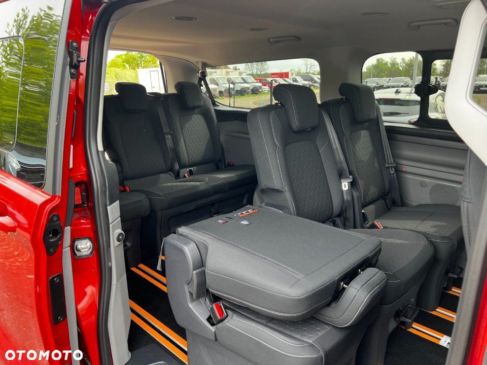 Ford Tourneo Custom - 8
