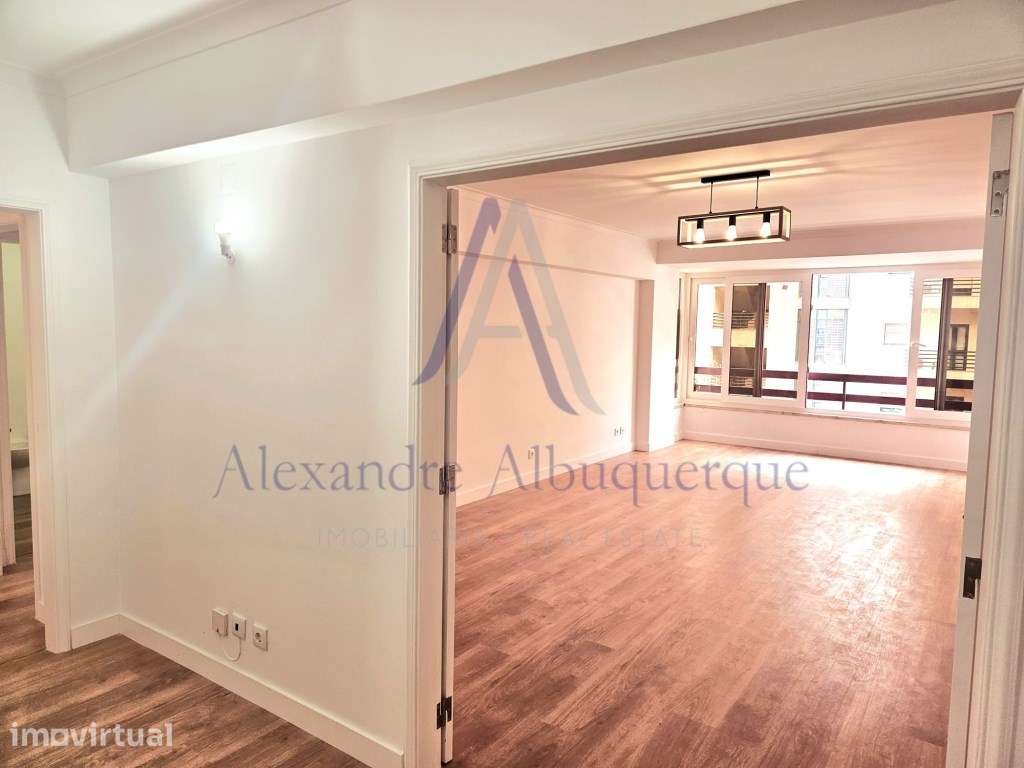 Apartamento T3 Totalmente Remodelado com parqueamento e arrecadação... - Grande imagem: 5/31