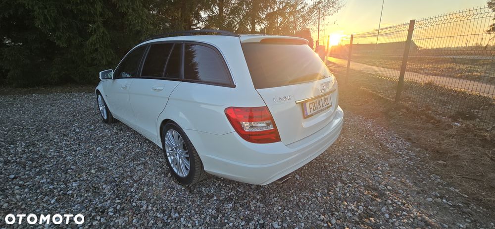 Mercedes-Benz Klasa C 220 CDI DPF (BlueEFFICIENCY) Elegance - 4