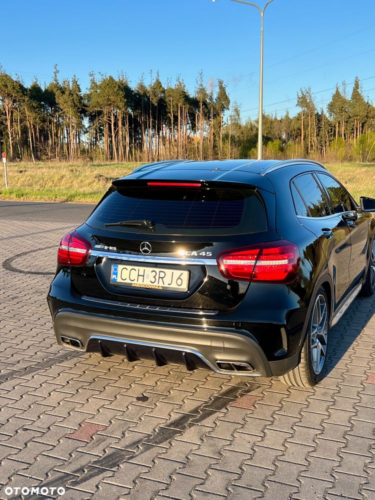 Mercedes-Benz GLA - 11