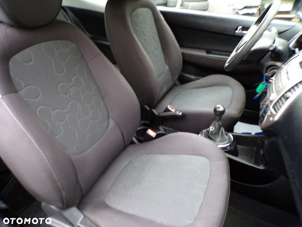 Hyundai i20 - 20