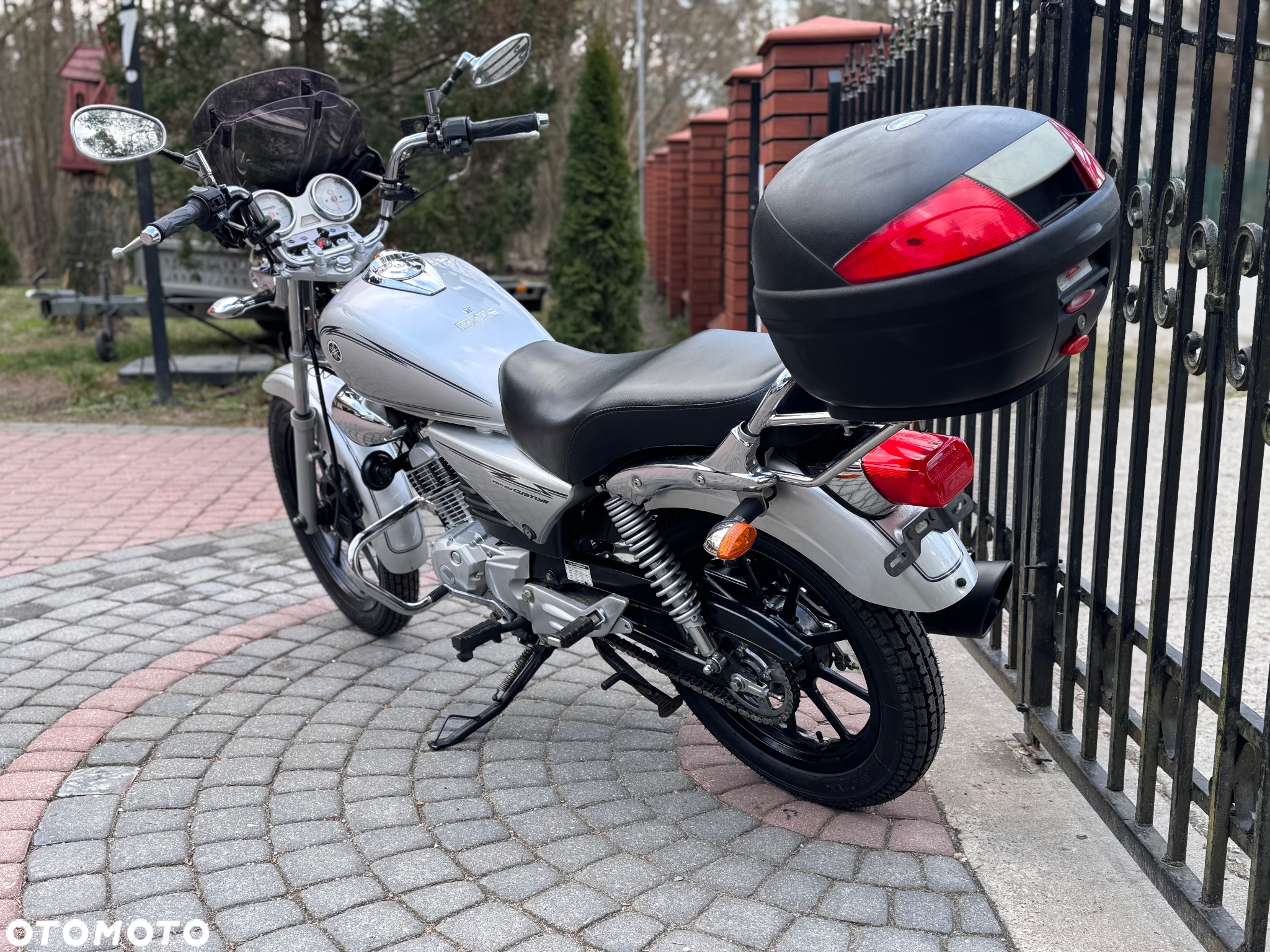 Yamaha YBR - 8