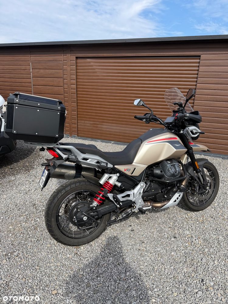 Moto Guzzi V85 - 1