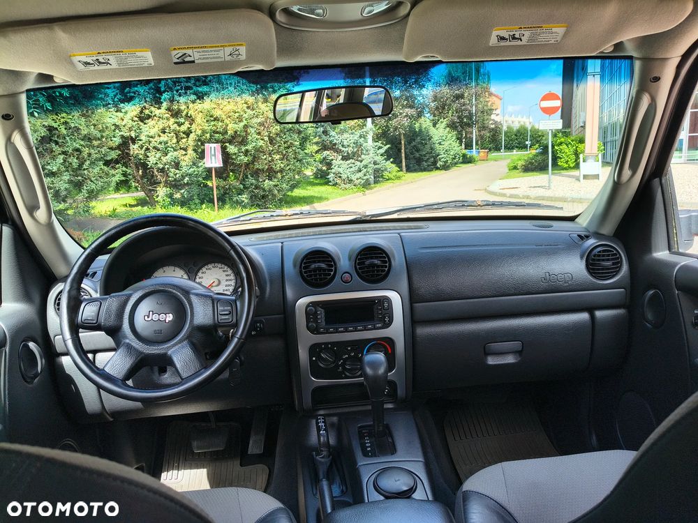 Jeep Cherokee - 33