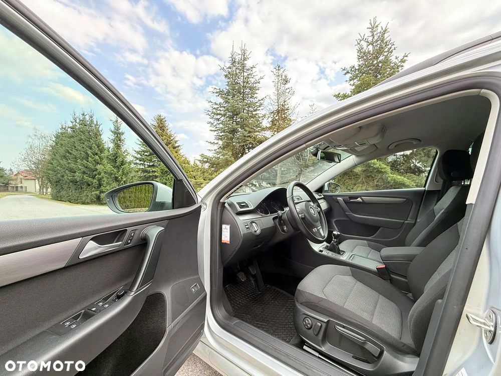 Volkswagen Passat 1.6 TDI DPF BlueMot Highline - 14