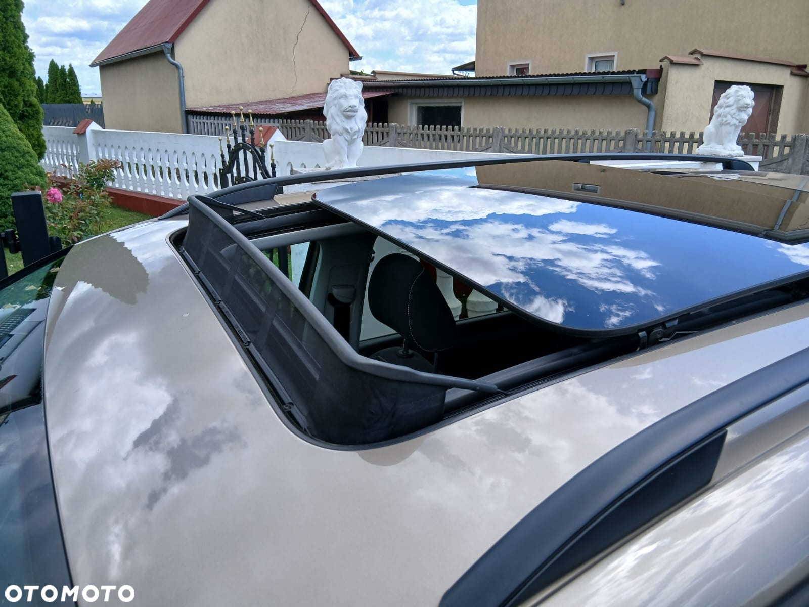 Volkswagen Touran 2.0 TDI DPF MATCH - 32
