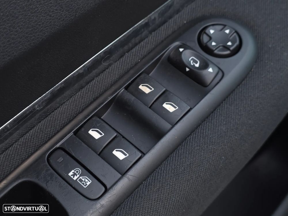 Peugeot 3008 2.0 HDi Hybrid4 - 10