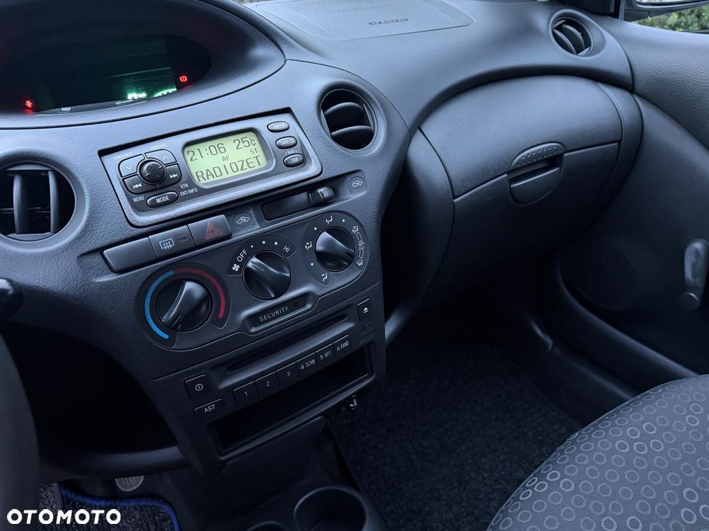 Toyota Yaris 1.0 Sol - 18
