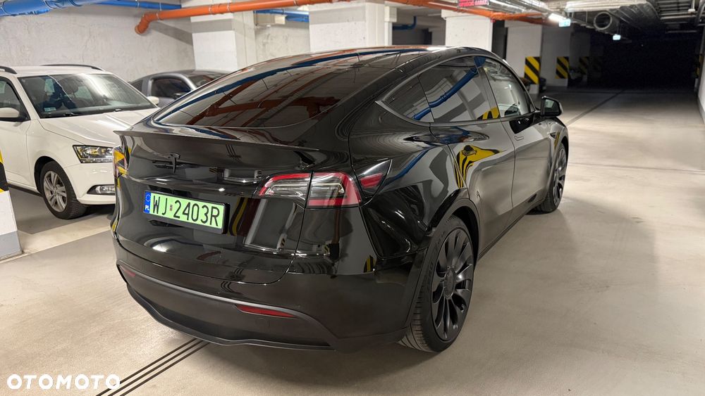 Tesla Model Y Performance AWD - 5