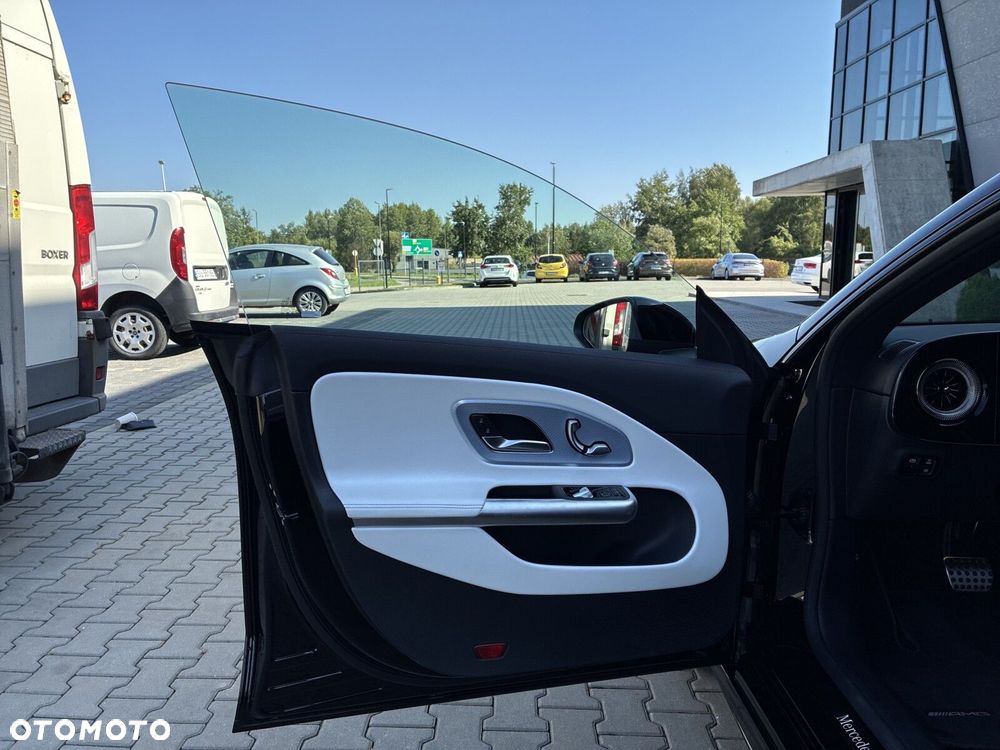 Mercedes-Benz CLA - 12