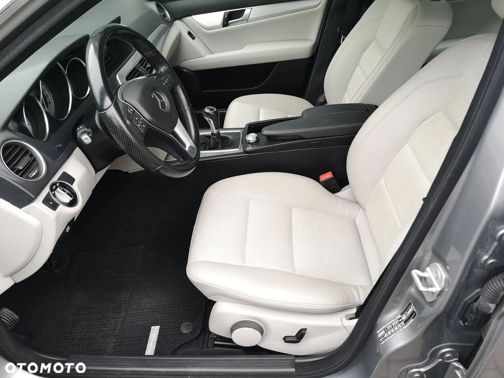 Mercedes-Benz Klasa C 200 CDI BlueEff Avantgarde - 29