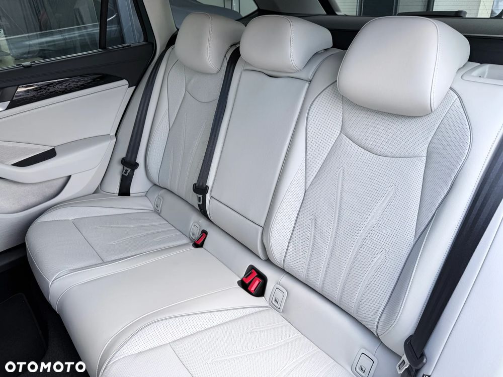 Volkswagen Passat Variant 2.0 TDI SCR DSG Elegance - 29