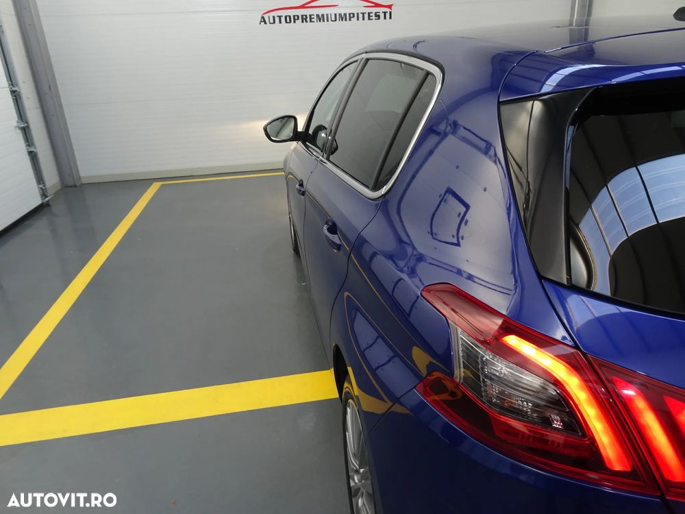 Peugeot 308 1.2 L PureTech Turbo S&S Allure - 22