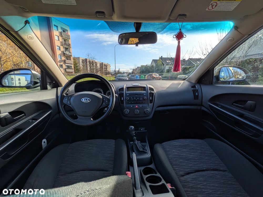 Kia Ceed - 4
