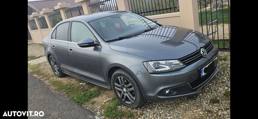 Volkswagen Jetta - 2