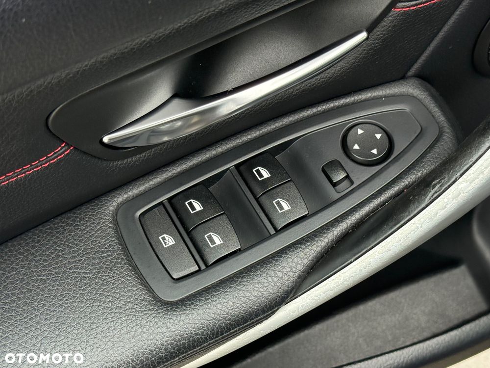 BMW Seria 3 320i xDrive - 28