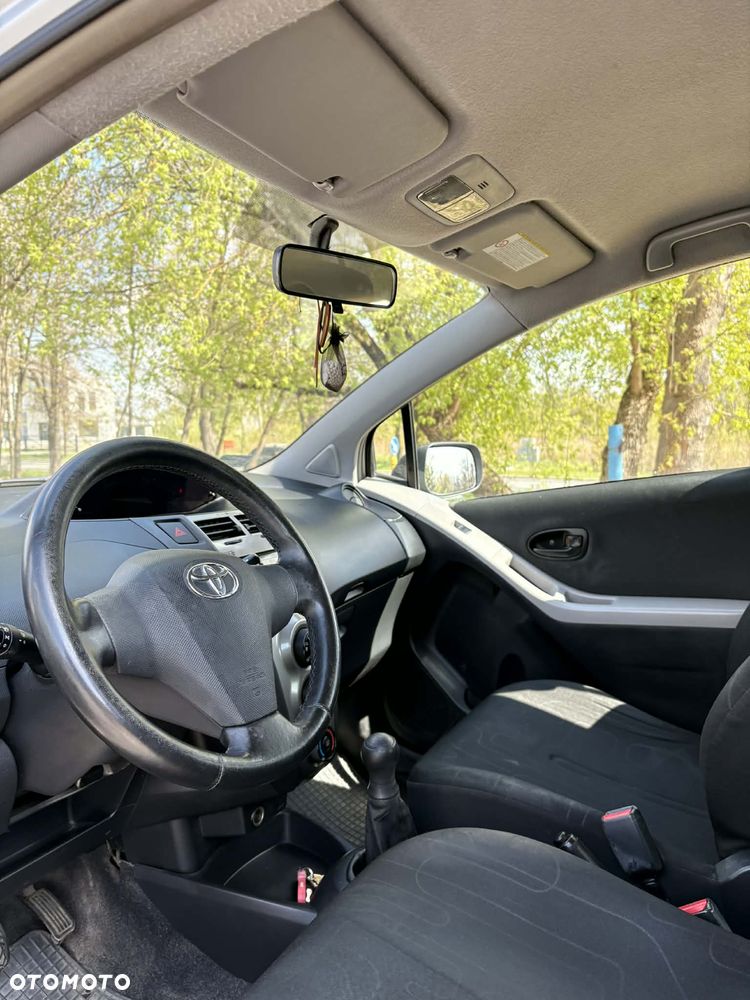 Toyota Yaris 1.0 Entry EU5 - 15