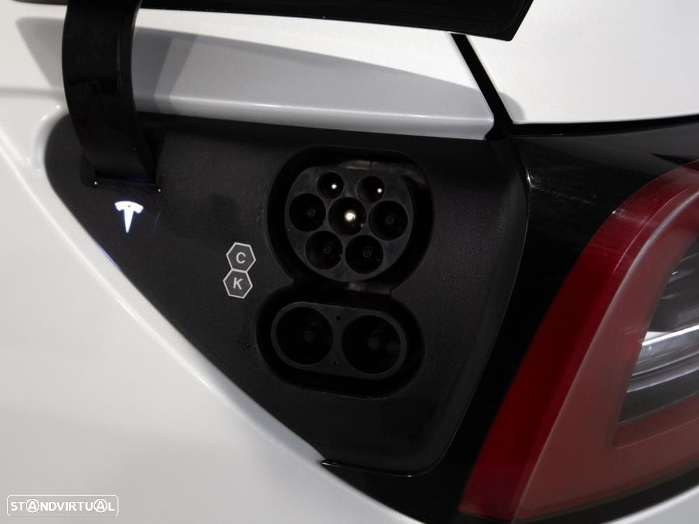 Tesla Model Y Performance Dual Motor AWD - 13