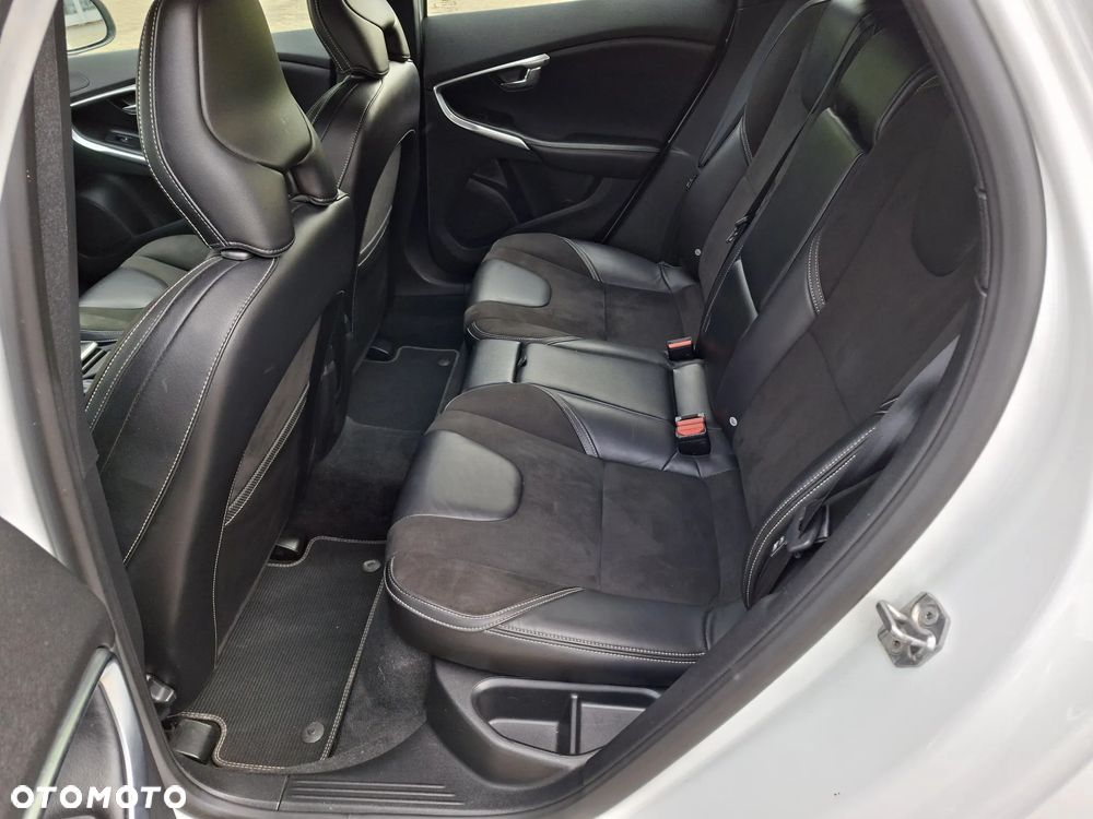 Volvo V40 D3 R-Design Momentum - 22