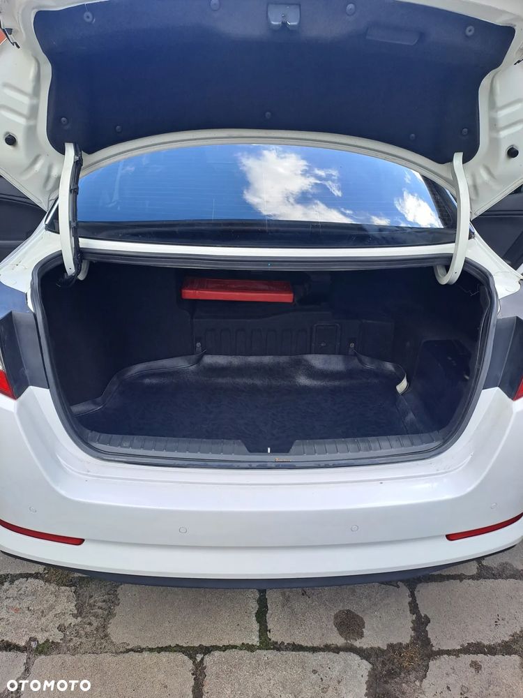 Kia Optima - 12