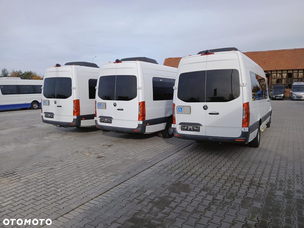 Mercedes-Benz 519 model - 4