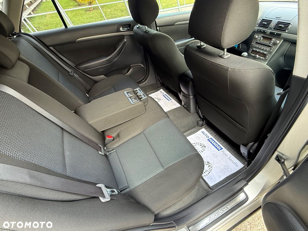 Toyota Avensis 1.8 VVT-i Combi - 16