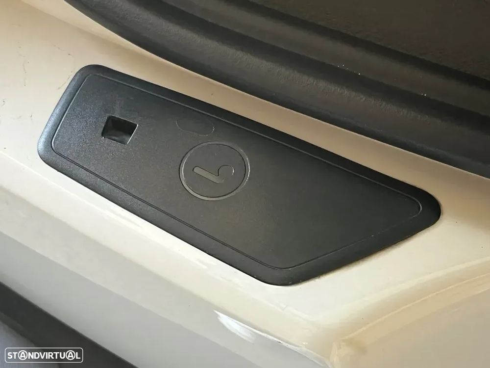 VW Tiguan 2.0 TDi Sport BlueMotion - 10