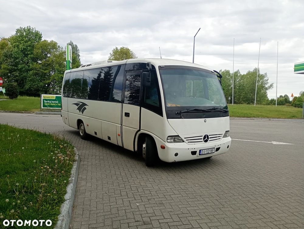 Mercedes-Benz Medio - 1