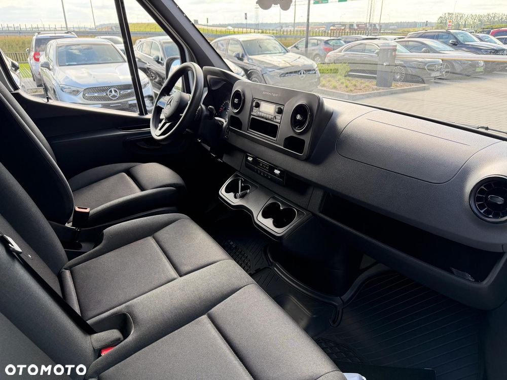 Mercedes-Benz Sprinter - 11