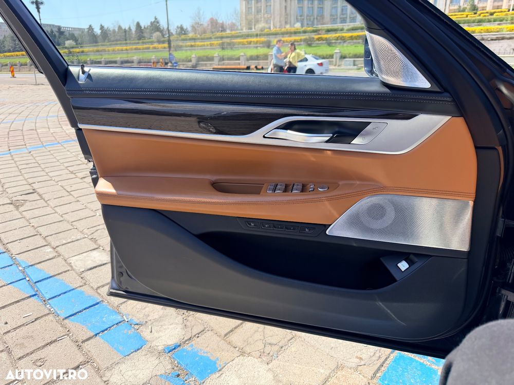 BMW Seria 7 745Le xDrive AT PHEV - 30