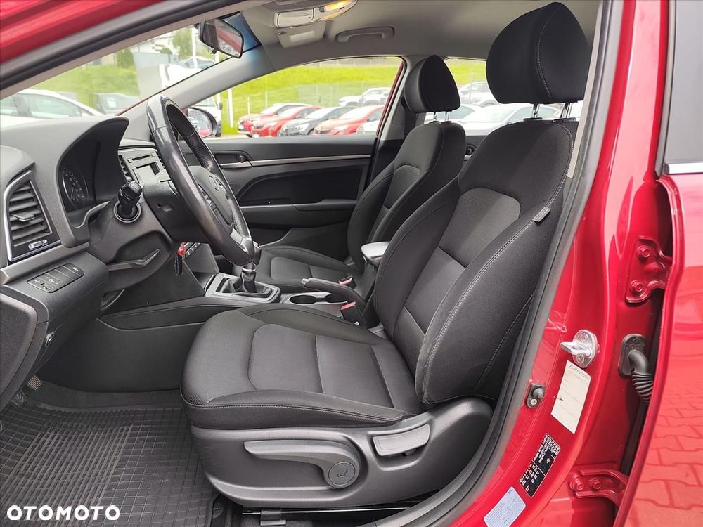 Hyundai Elantra 1.6 Comfort - 10