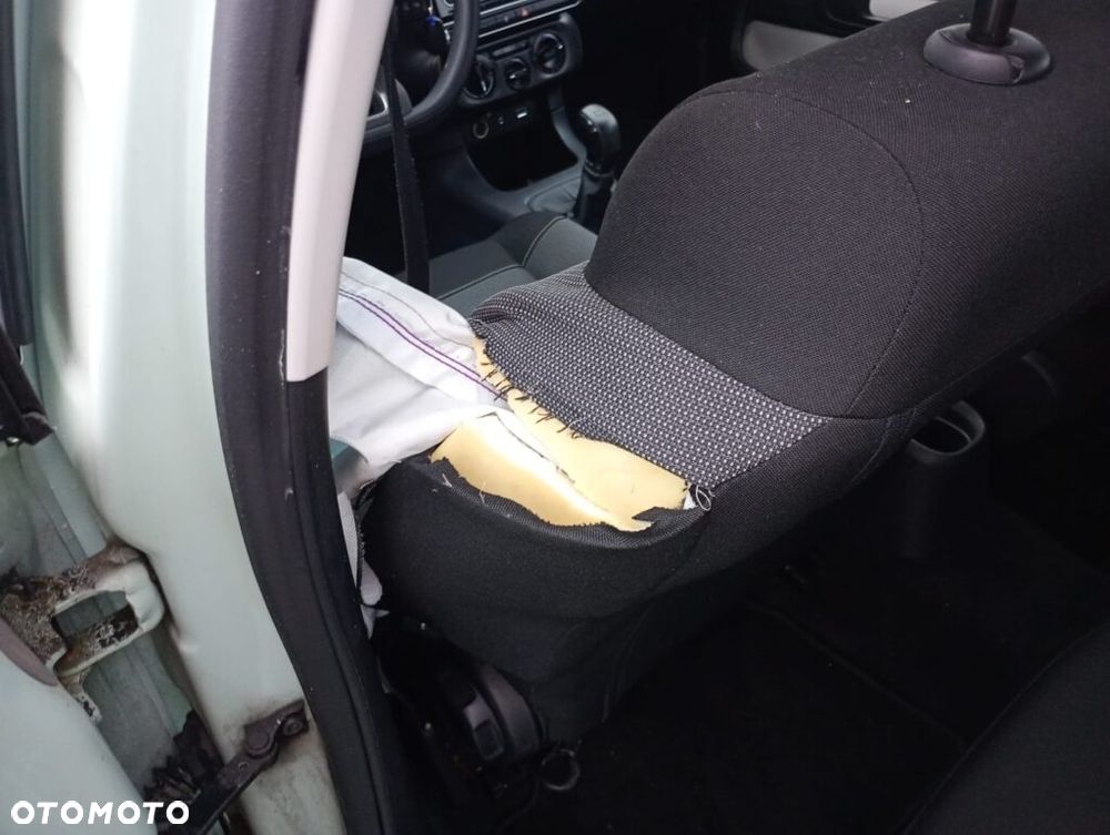 Citroën C3 Pure Tech 82 SHINE - 9