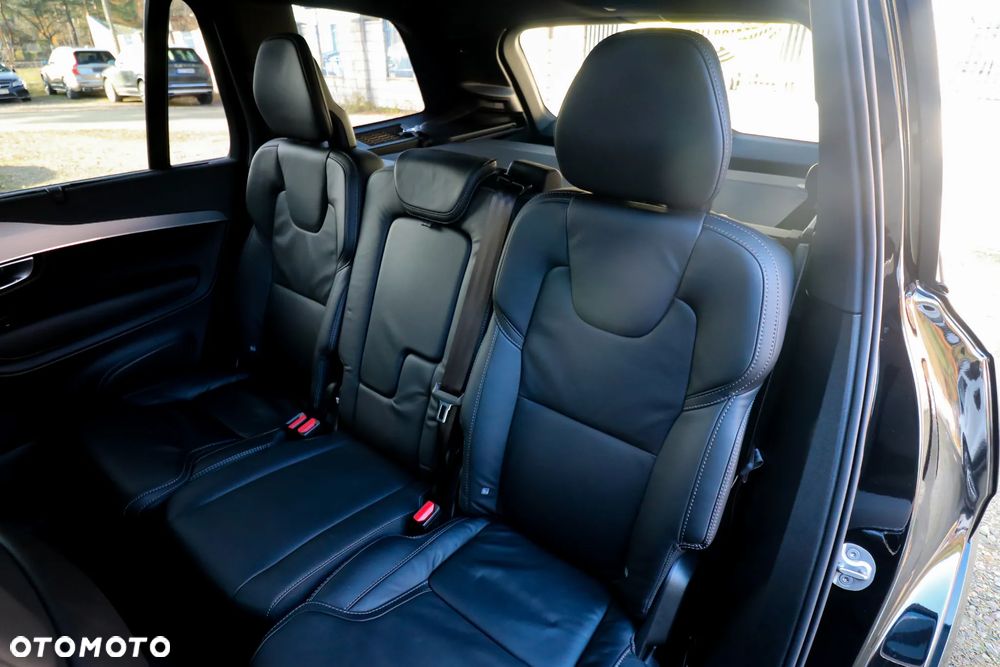 Volvo XC 90 T8 AWD Plug-In Hybrid R-Design 7os - 33