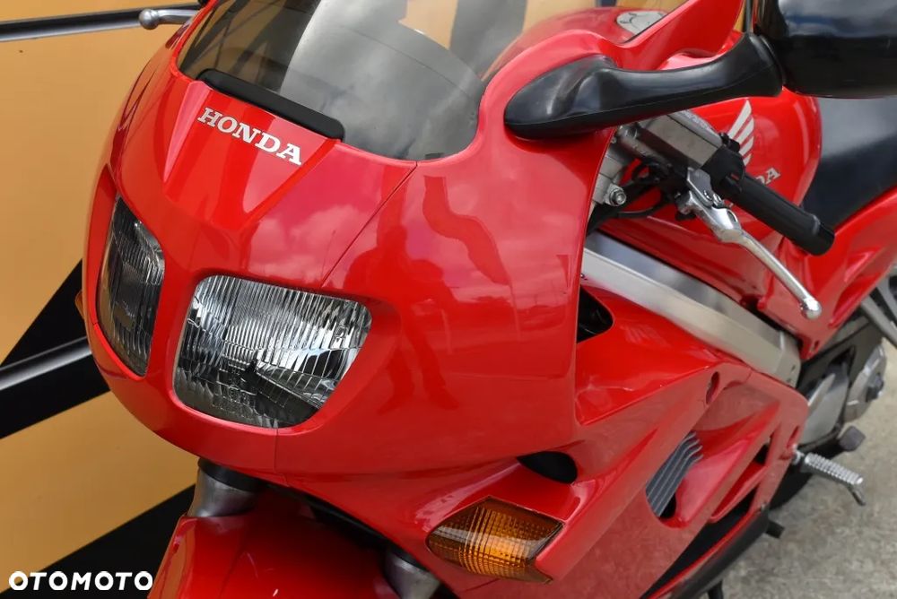 Honda VFR - 24