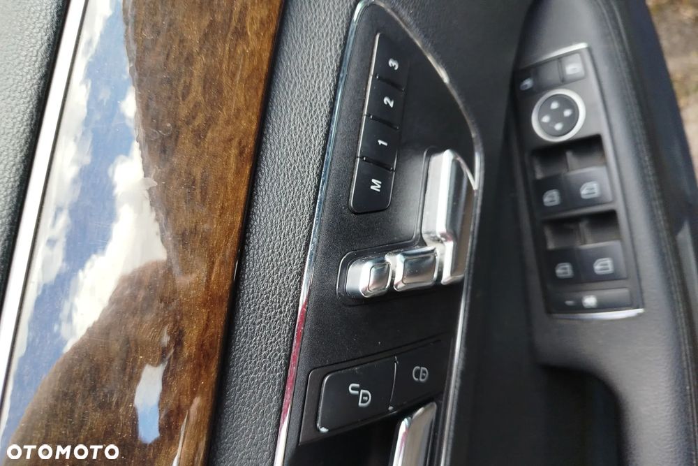fotele przód + kanapa tył SKÓRA CZarna do MERCEDES w212 KOMBi 09- komplet z podłokietnikiem - 6