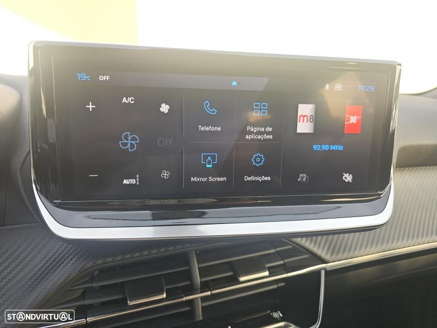 Peugeot 2008 1.2 Hybrid Allure e-DCS6 - 32