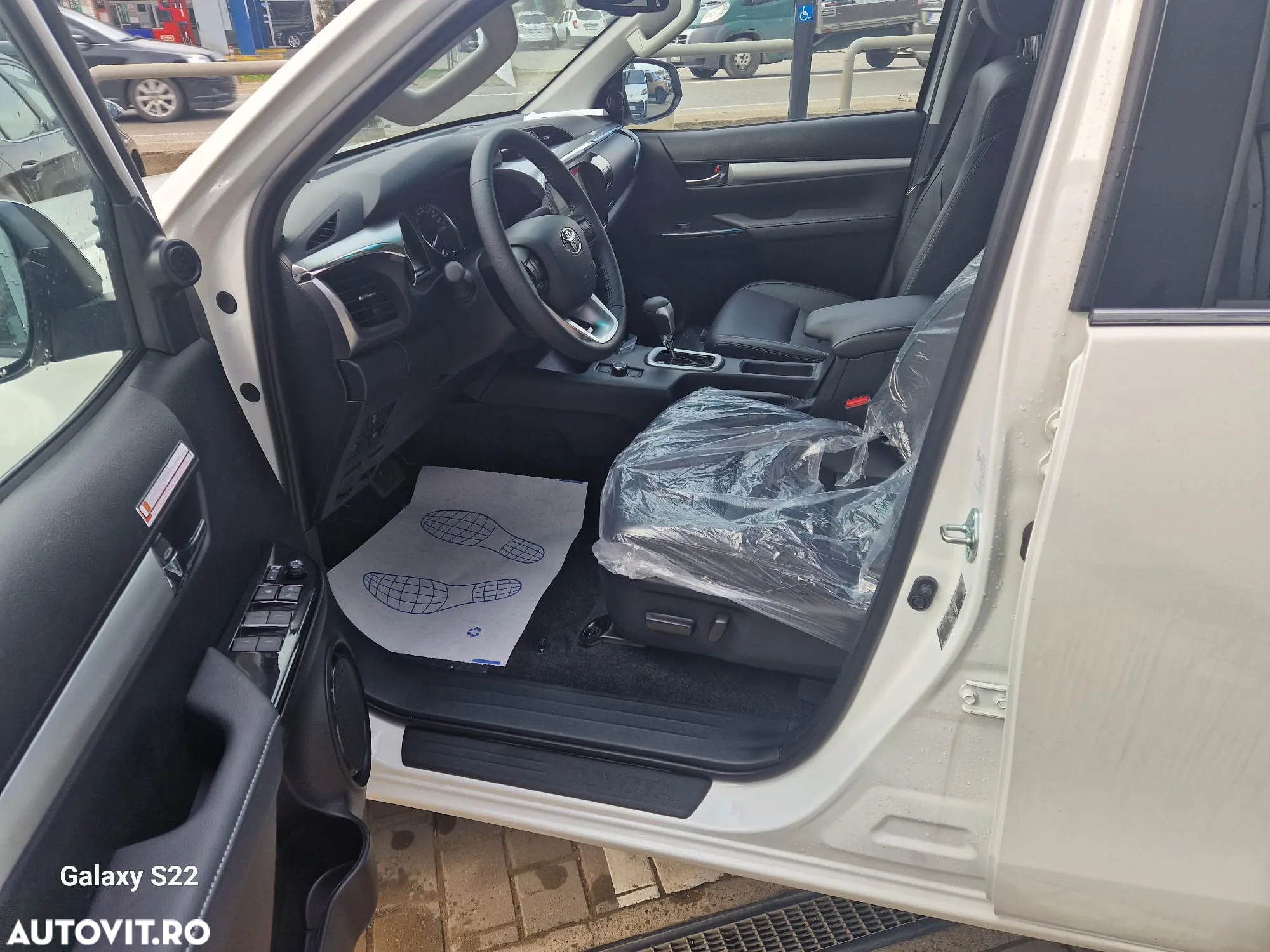 Toyota Hilux 2.8D 204CP 4x4 Double Cab AT MHEV Executive - 9