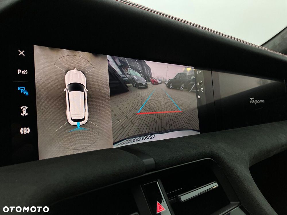 Porsche Taycan - 38