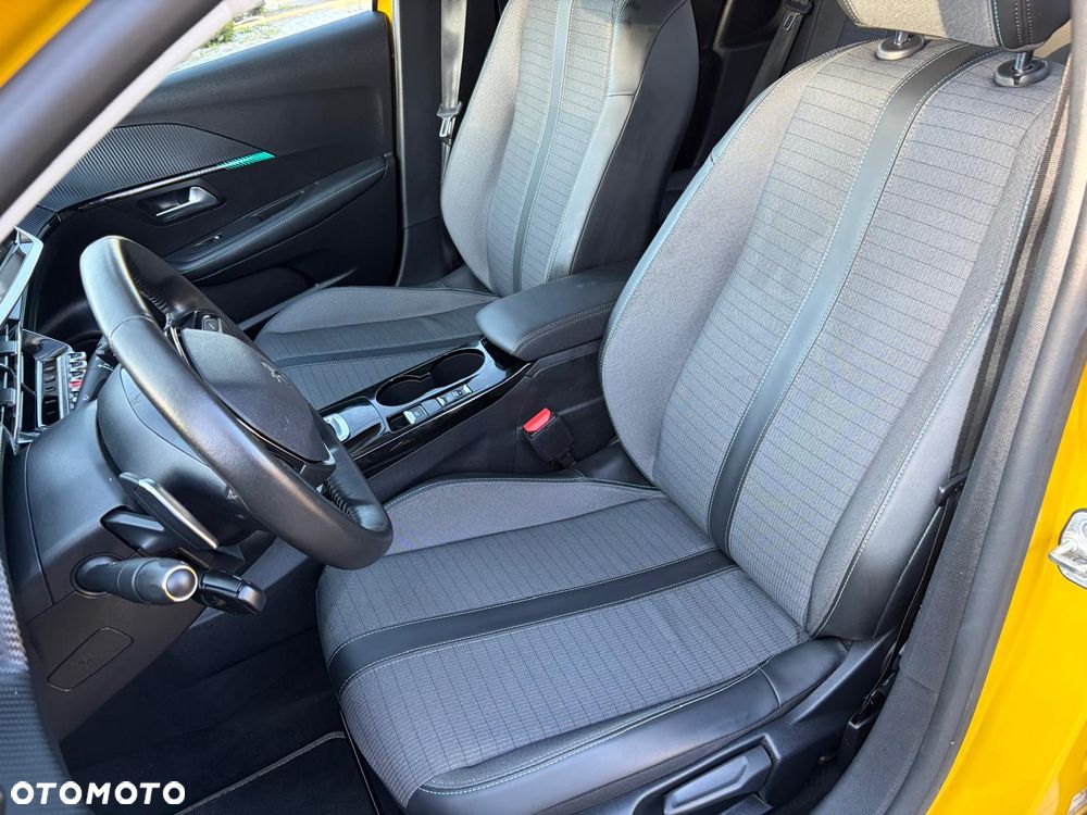 Peugeot 208 PureTech 100 EAT8 Allure - 15