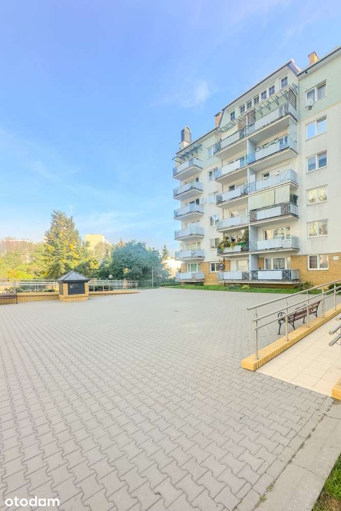 2 pokoje na poddaszu, parking, ochrona - Praga Płd