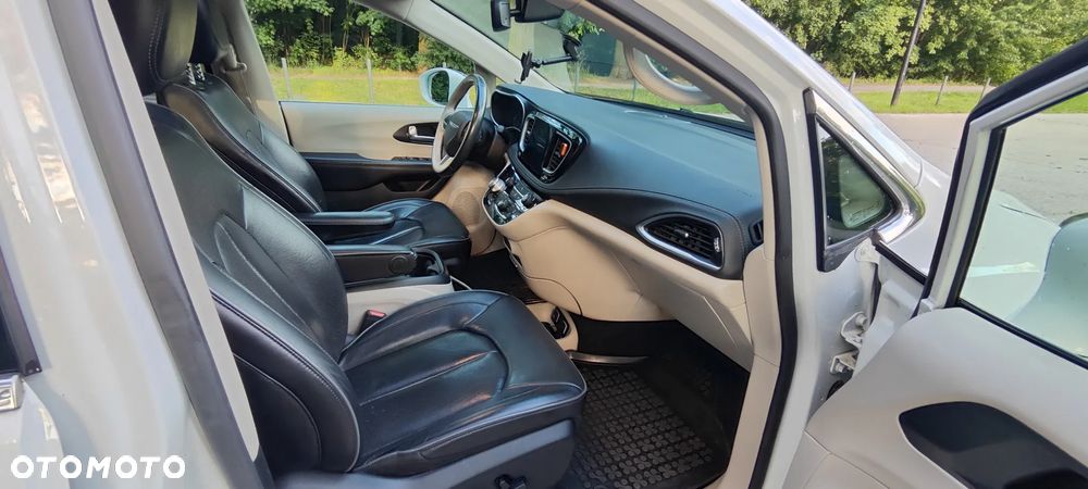 Chrysler Pacifica - 20