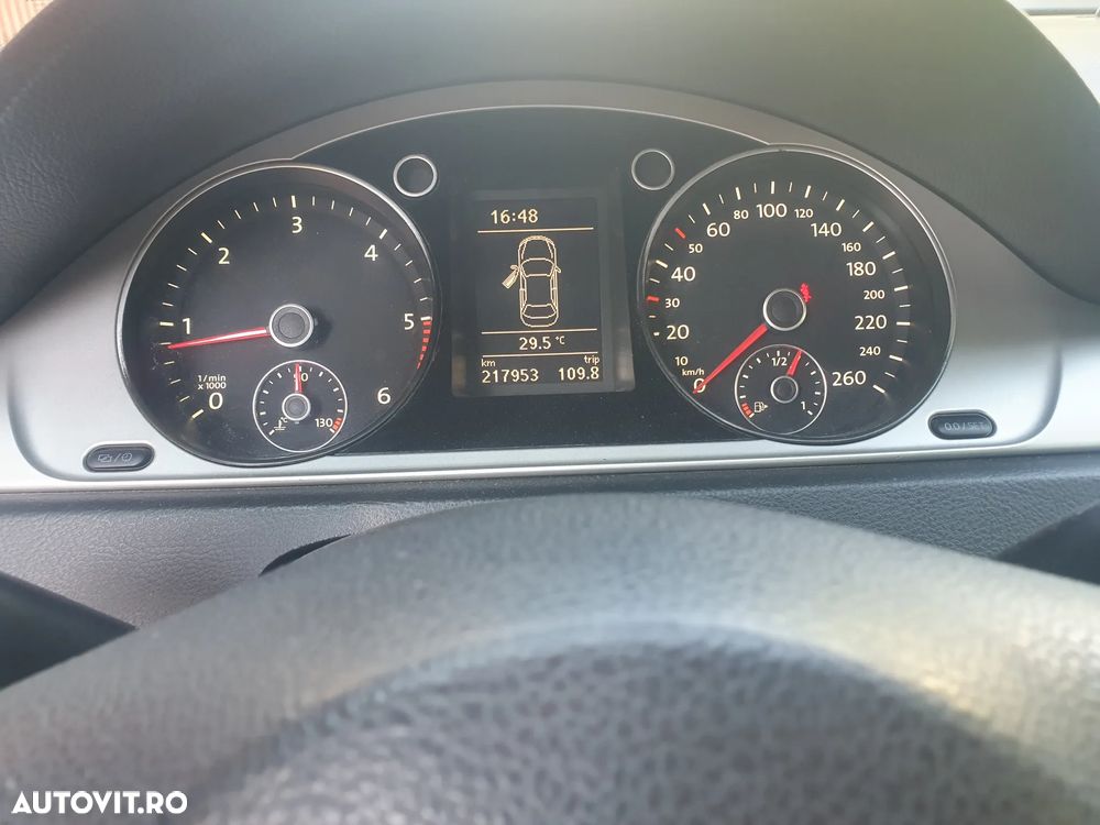 Volkswagen Passat - 1