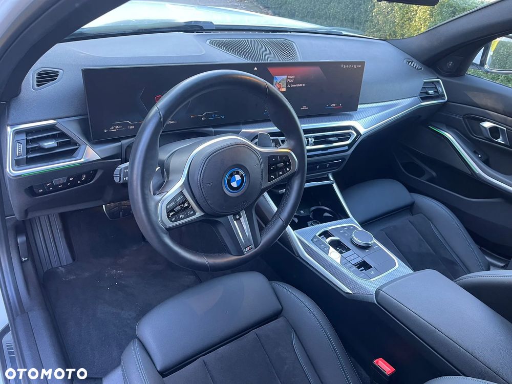 BMW Seria 3 330e xDrive M Sport - 9