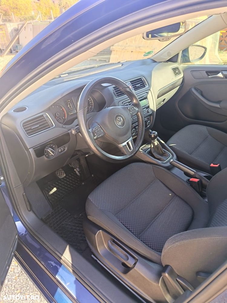 Volkswagen Jetta - 8