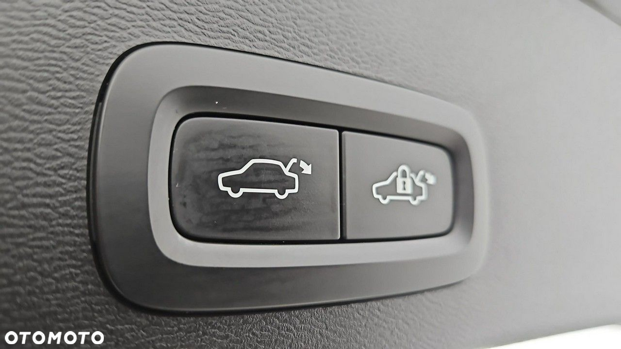 Volvo XC 40 B3 Core - 25
