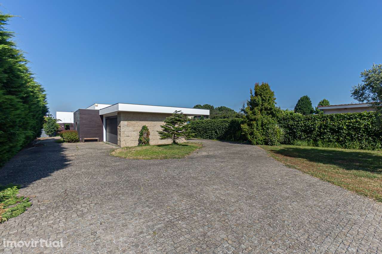 MORADIA TÉRREA T3 de LUXO a 1KM da PRAIA ,  com 348 m² em LOTE 2300 m² - Grande imagem: 3/28