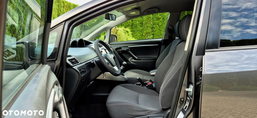 Toyota Verso 1.6 D-4D Premium 7os EU6 - 17