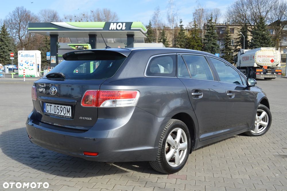Toyota Avensis 2.0 D-4D Sol - 2