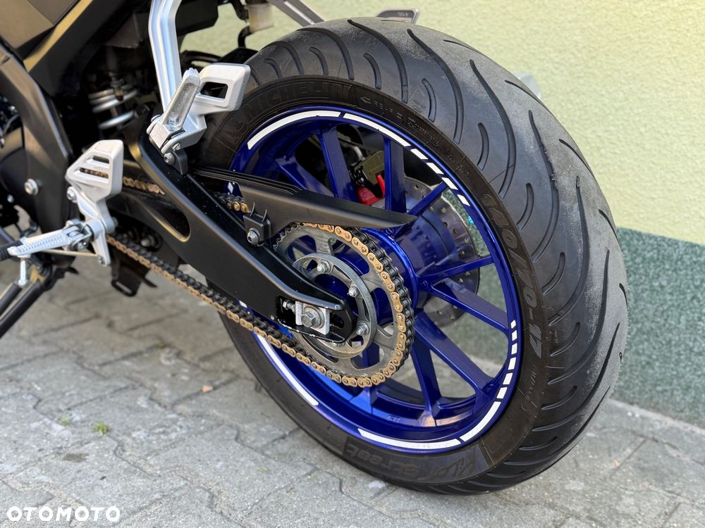 Yamaha YZF - 22